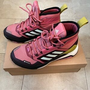 Adidas Terrex Trailmaker women size 6 NWT Pink Hiking Sneaker